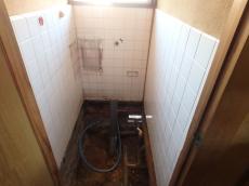 足柄上郡大井町のトイレタイルの床を解体変換 ～ PC160598.jpg